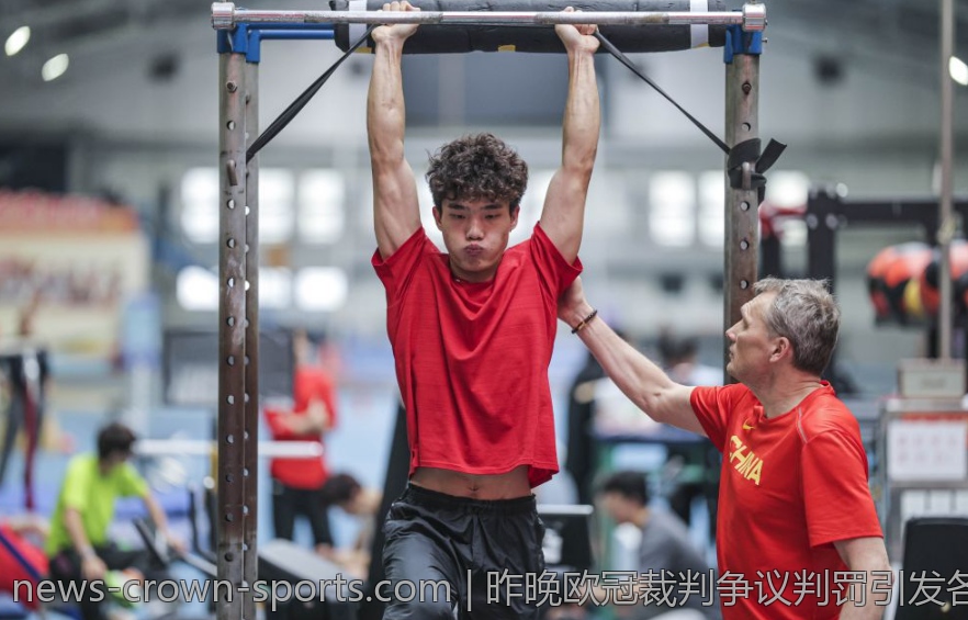 昨晚欧冠裁判争议判罚引发各方激烈反应